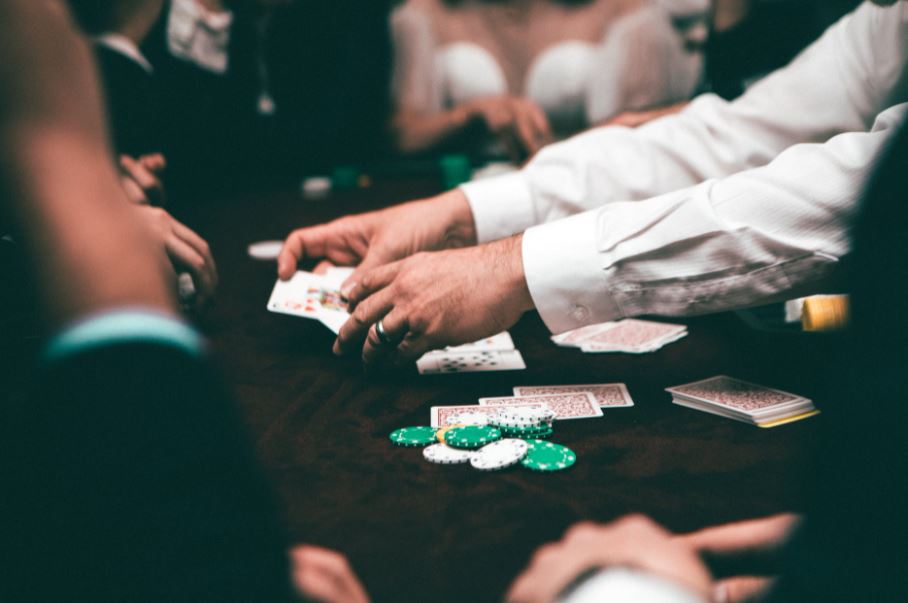 The Pros and Cons of Gambling